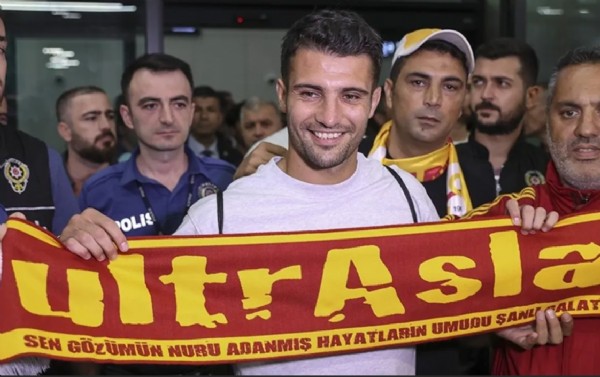 Galatasaray, Leo Dubois ile 3 yıllık sözleşme imzaladı!